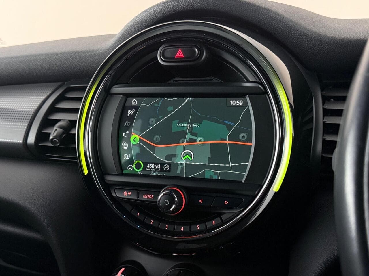 MINI Hatch thumbnail Infotainment System