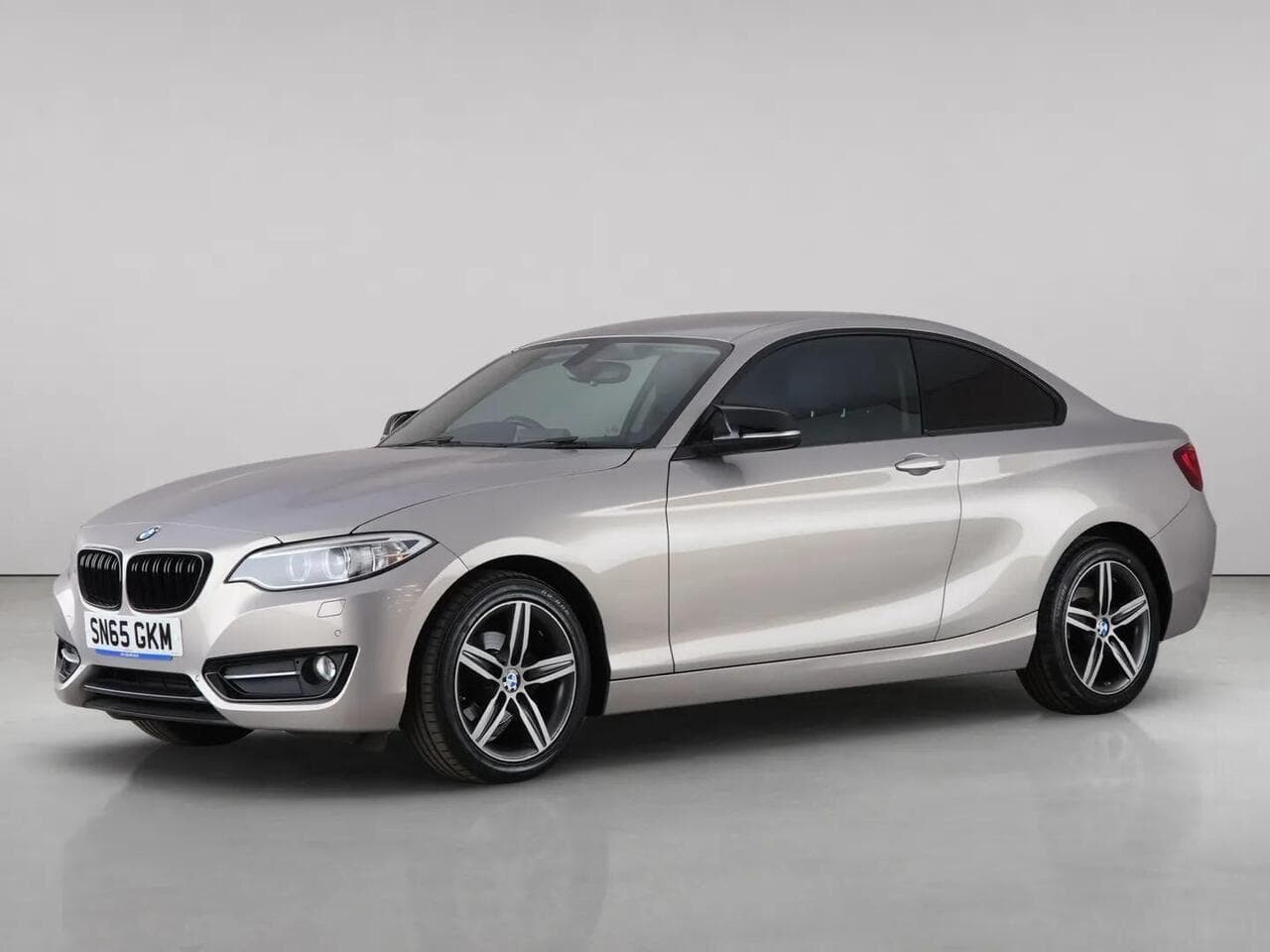 BMW 2 Series thumbnail Front Left