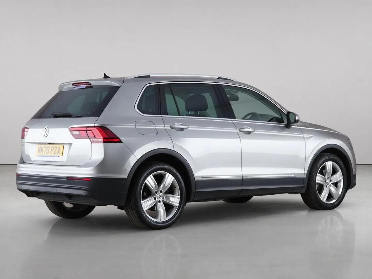 Volkswagen Tiguan thumbnail Rear Right
