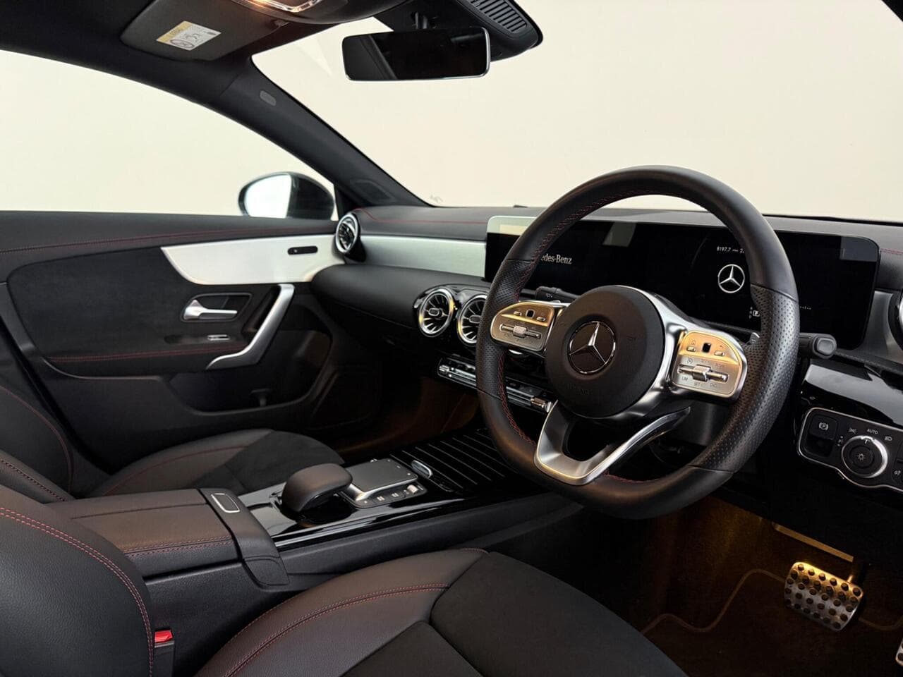Mercedes-Benz CLA thumbnail Interior Front