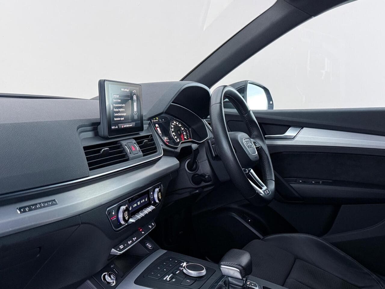 Audi Q5 thumbnail Interior Front