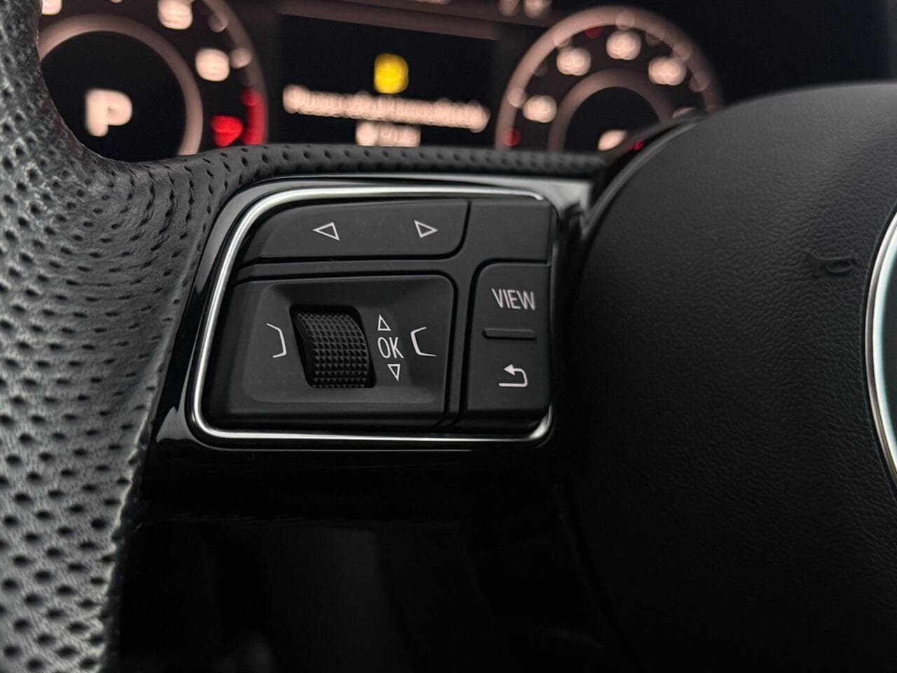 Audi Q2 thumbnail Misc Controls