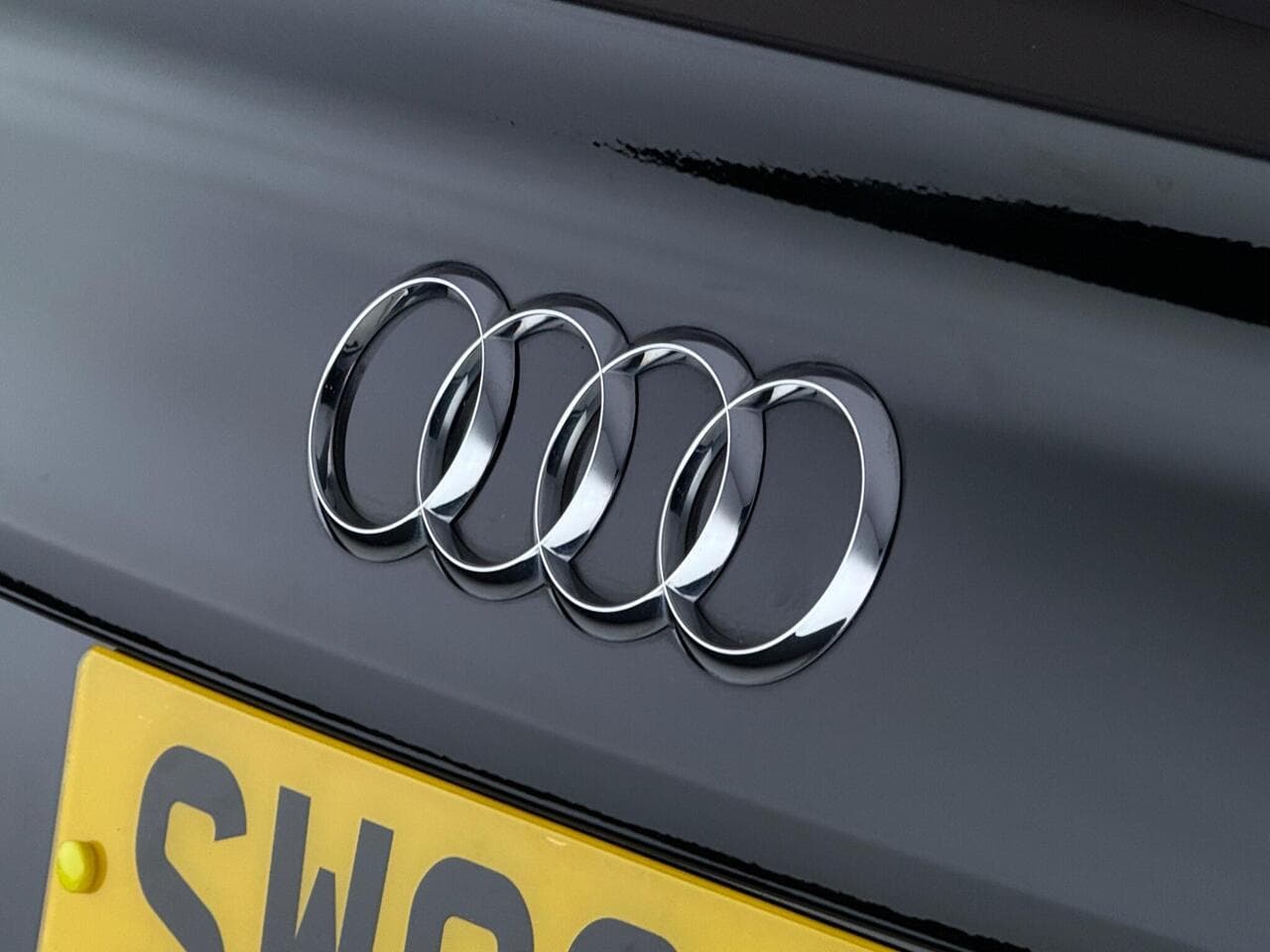 Audi A4 thumbnail Badge Exterior