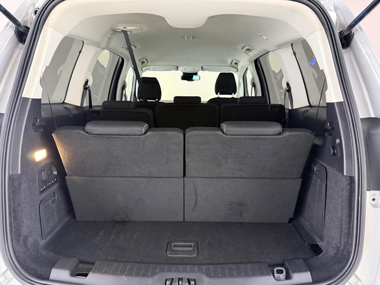 Ford Galaxy thumbnail Boot