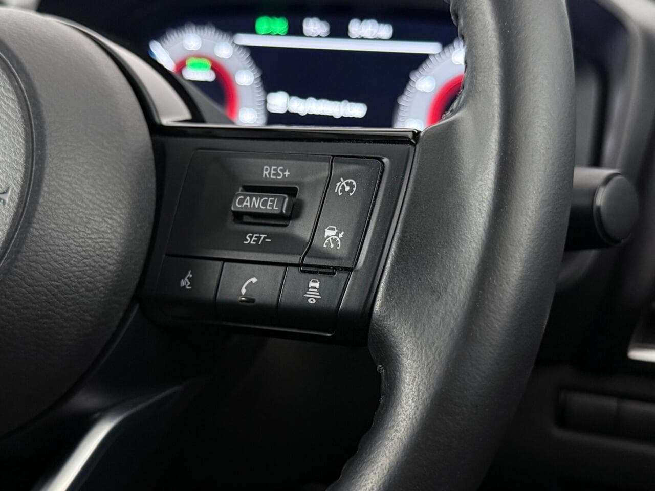 Nissan X-Trail thumbnail Misc Controls