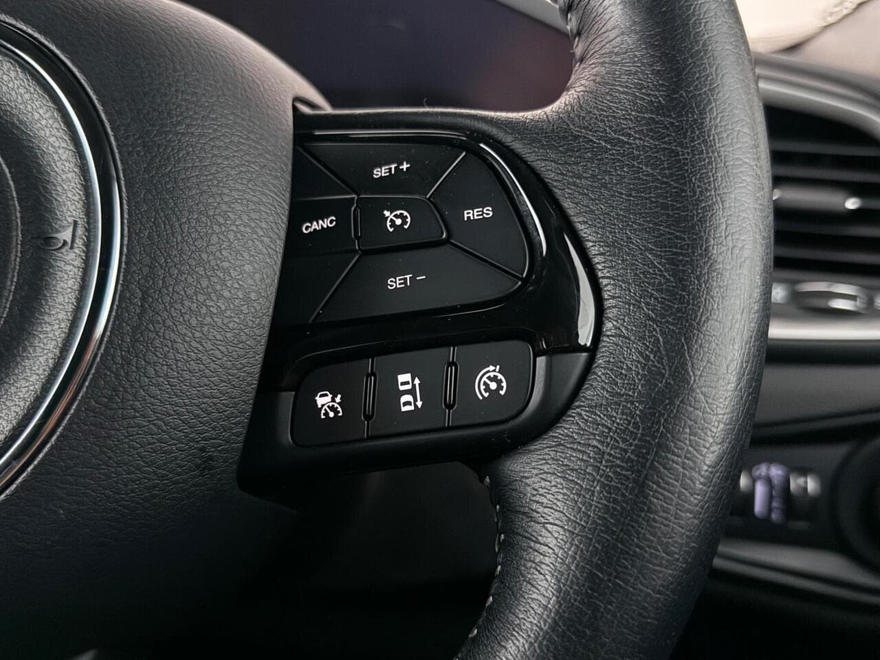 Jeep Renegade thumbnail Misc Controls