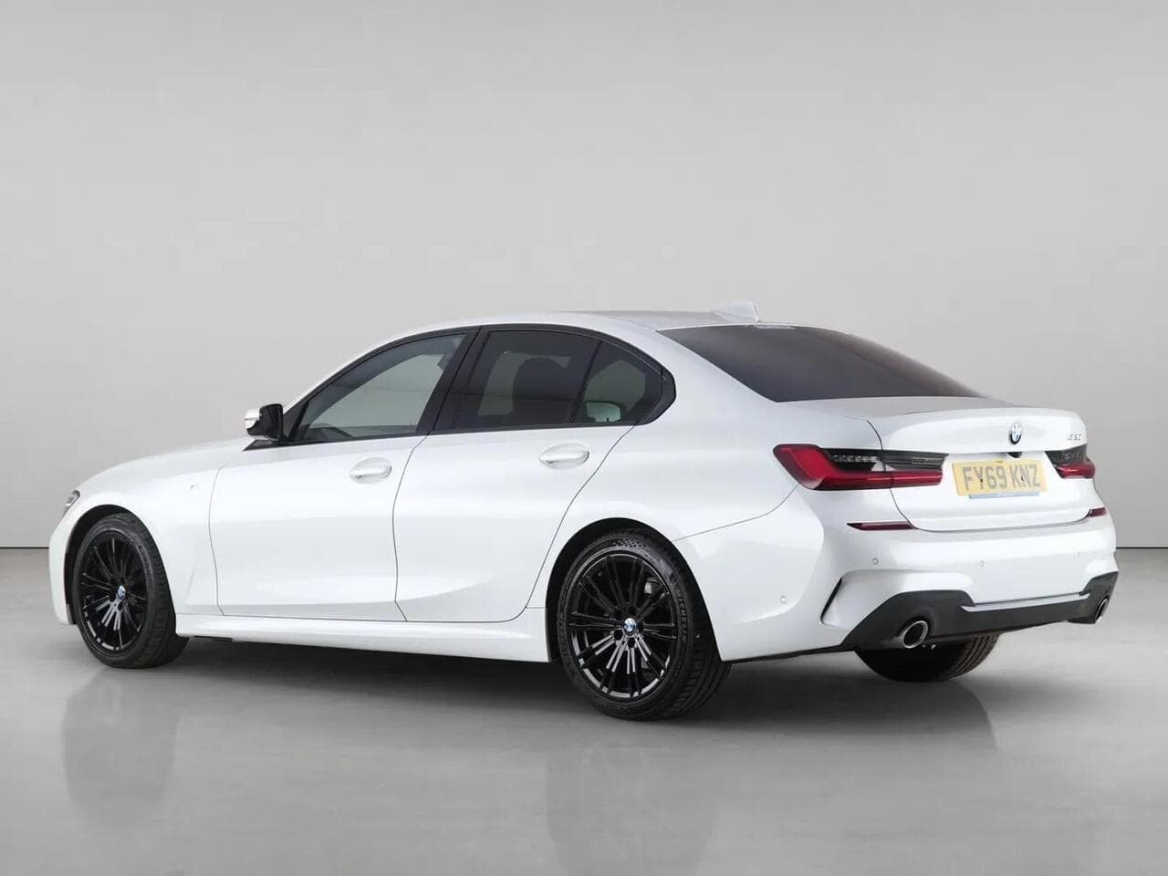 BMW 3 Series thumbnail Rear Left