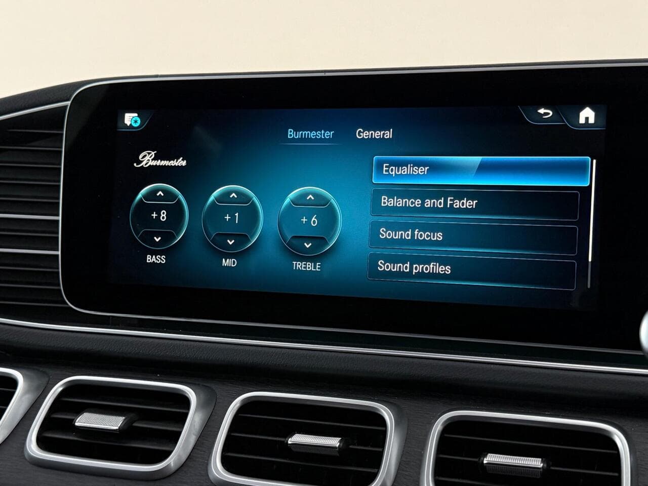 Mercedes-Benz GLE thumbnail Infotainment System