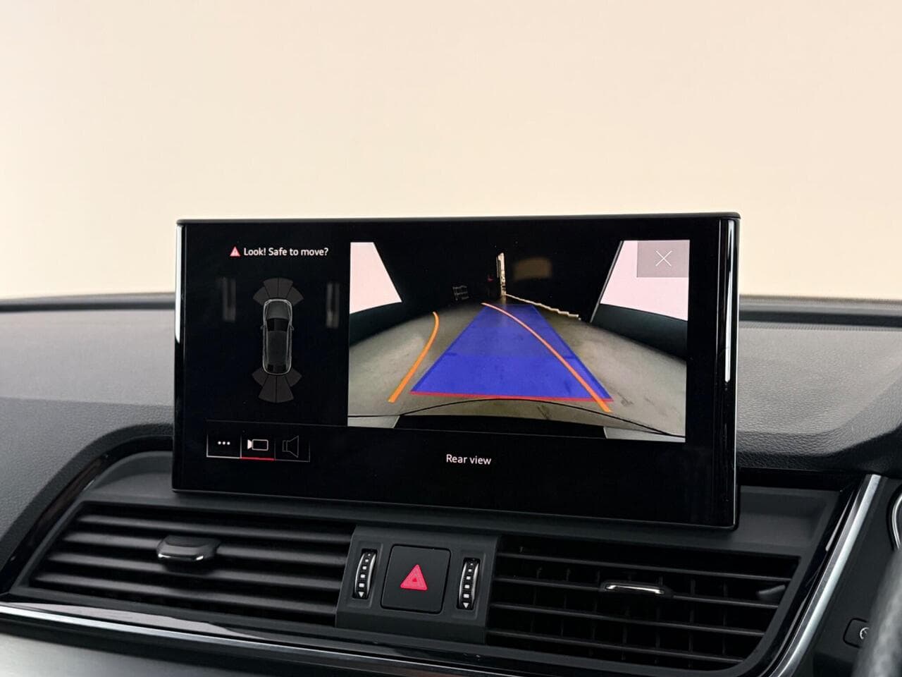 Audi Q5 thumbnail Infotainment System