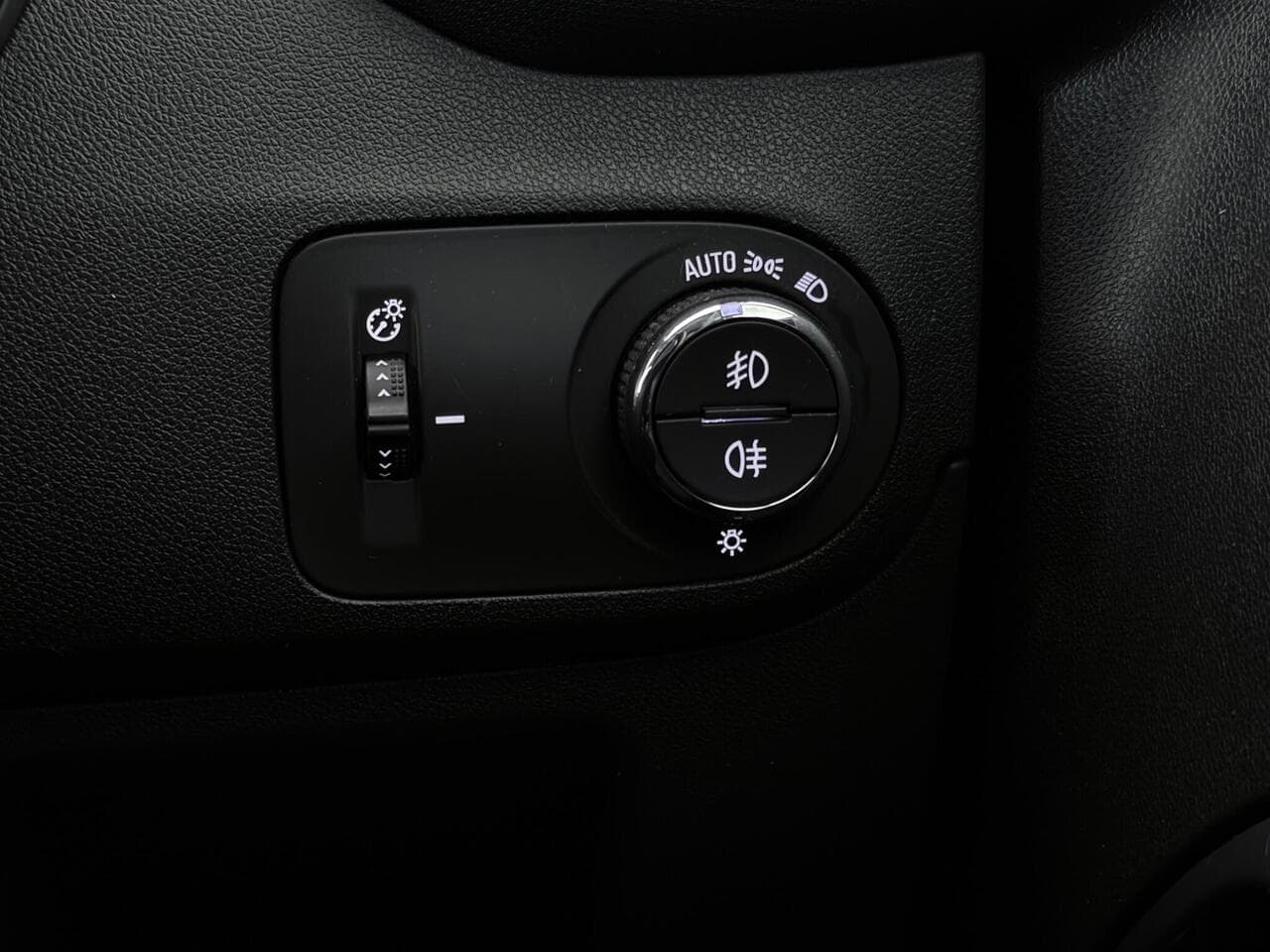 Vauxhall Crossland thumbnail Misc Controls