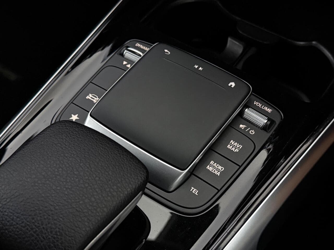 Mercedes-Benz GLB thumbnail Misc Controls