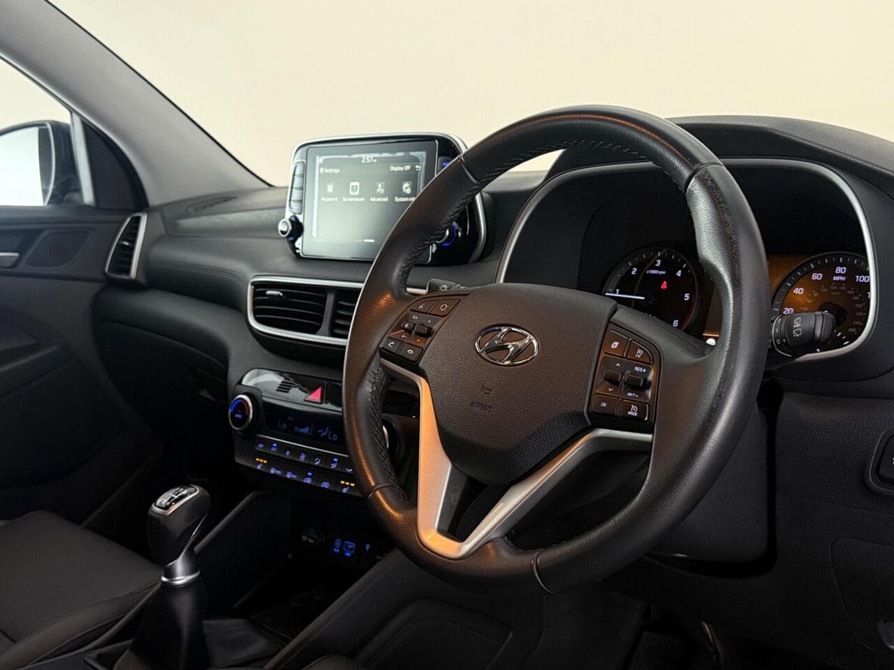 Hyundai TUCSON thumbnail Interior Front