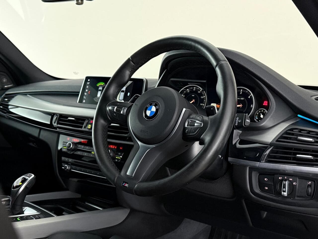 BMW X5 thumbnail Steering Wheel