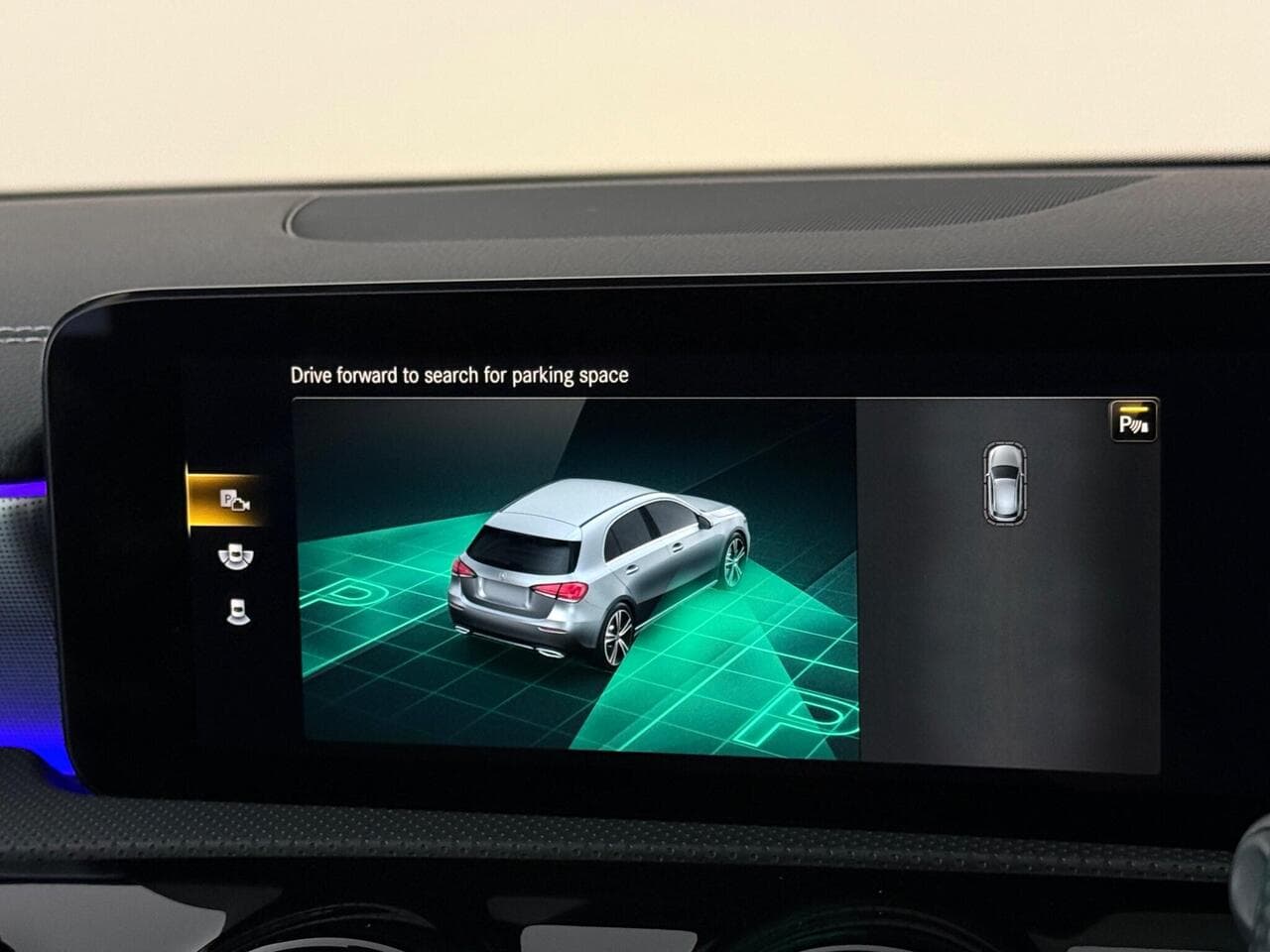 Mercedes-Benz A Class thumbnail Infotainment System