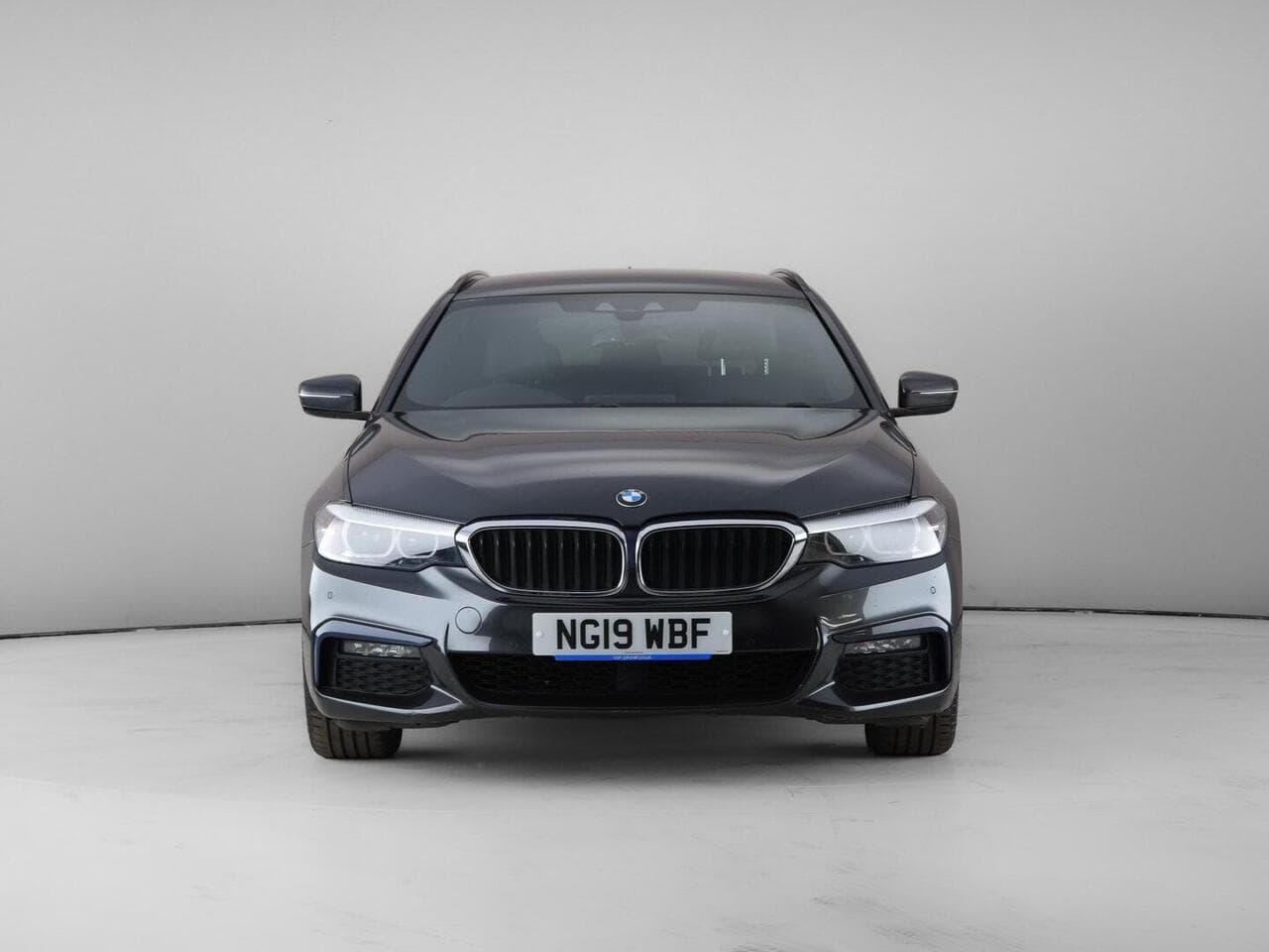 BMW 5 Series thumbnail Front