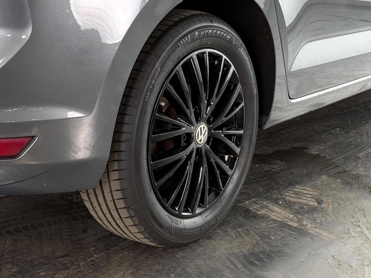 Volkswagen Touran thumbnail Wheel