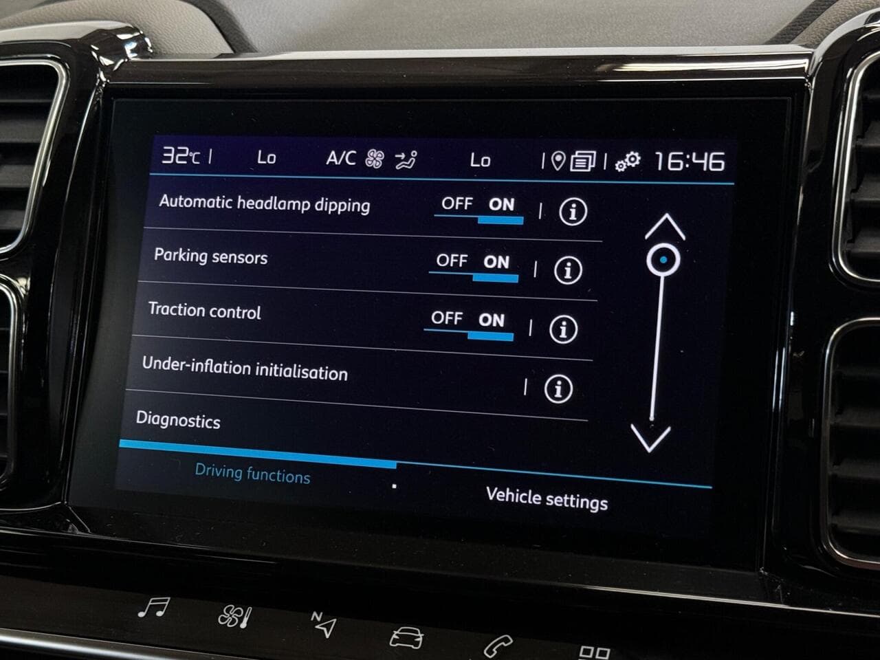 Citroen C5 Aircross thumbnail Infotainment System