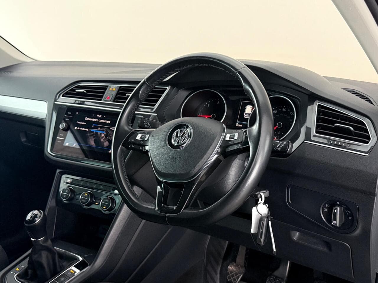 Volkswagen Tiguan thumbnail Steering Wheel