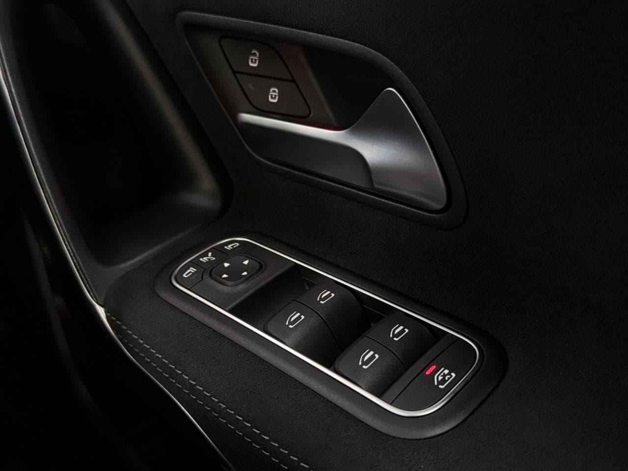 Mercedes-Benz A Class thumbnail Misc Controls