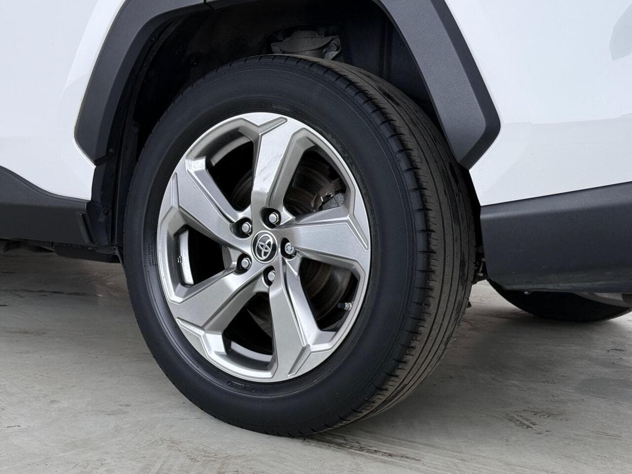 Toyota RAV4 thumbnail Wheel
