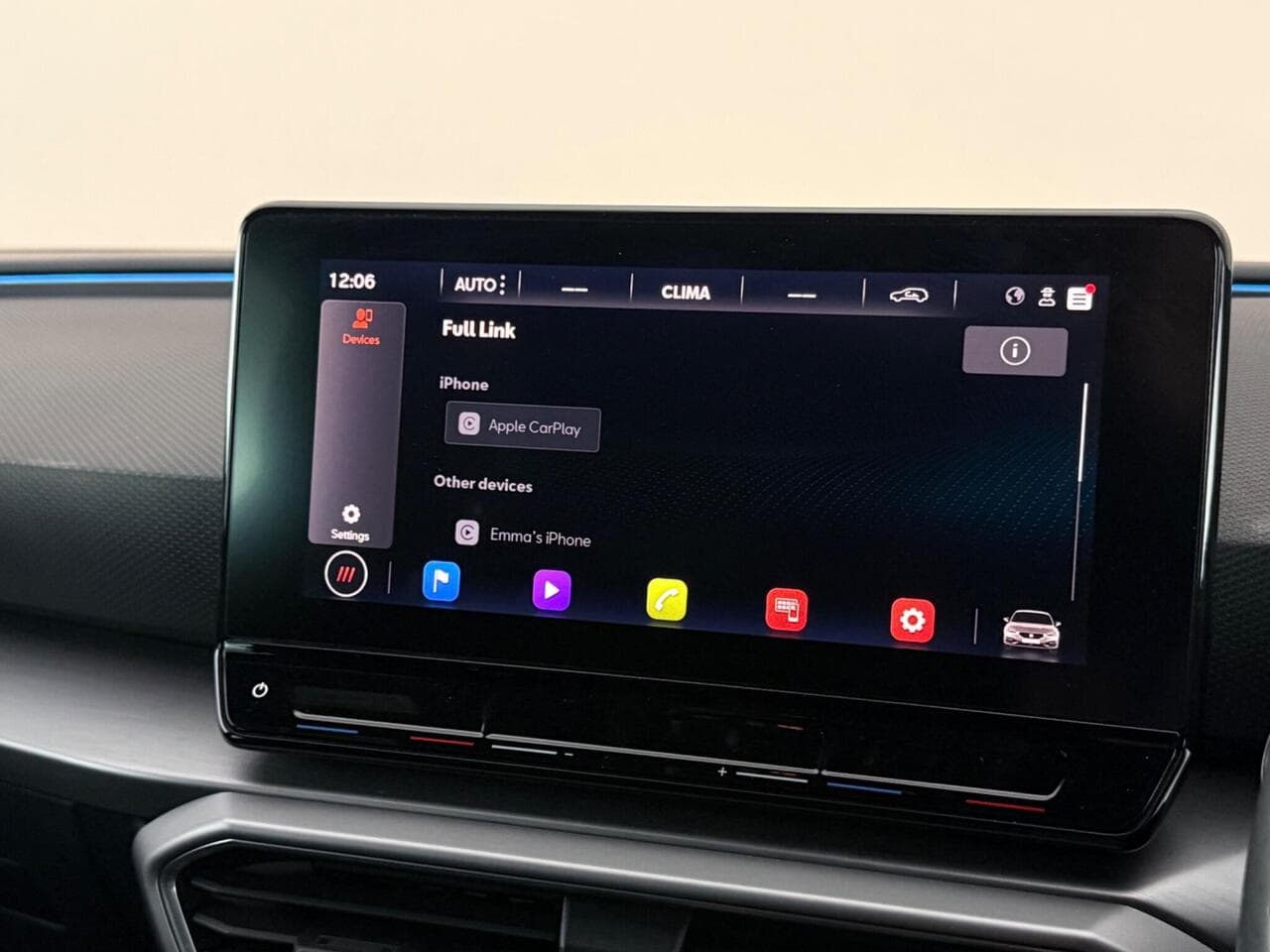 SEAT Leon thumbnail Infotainment System