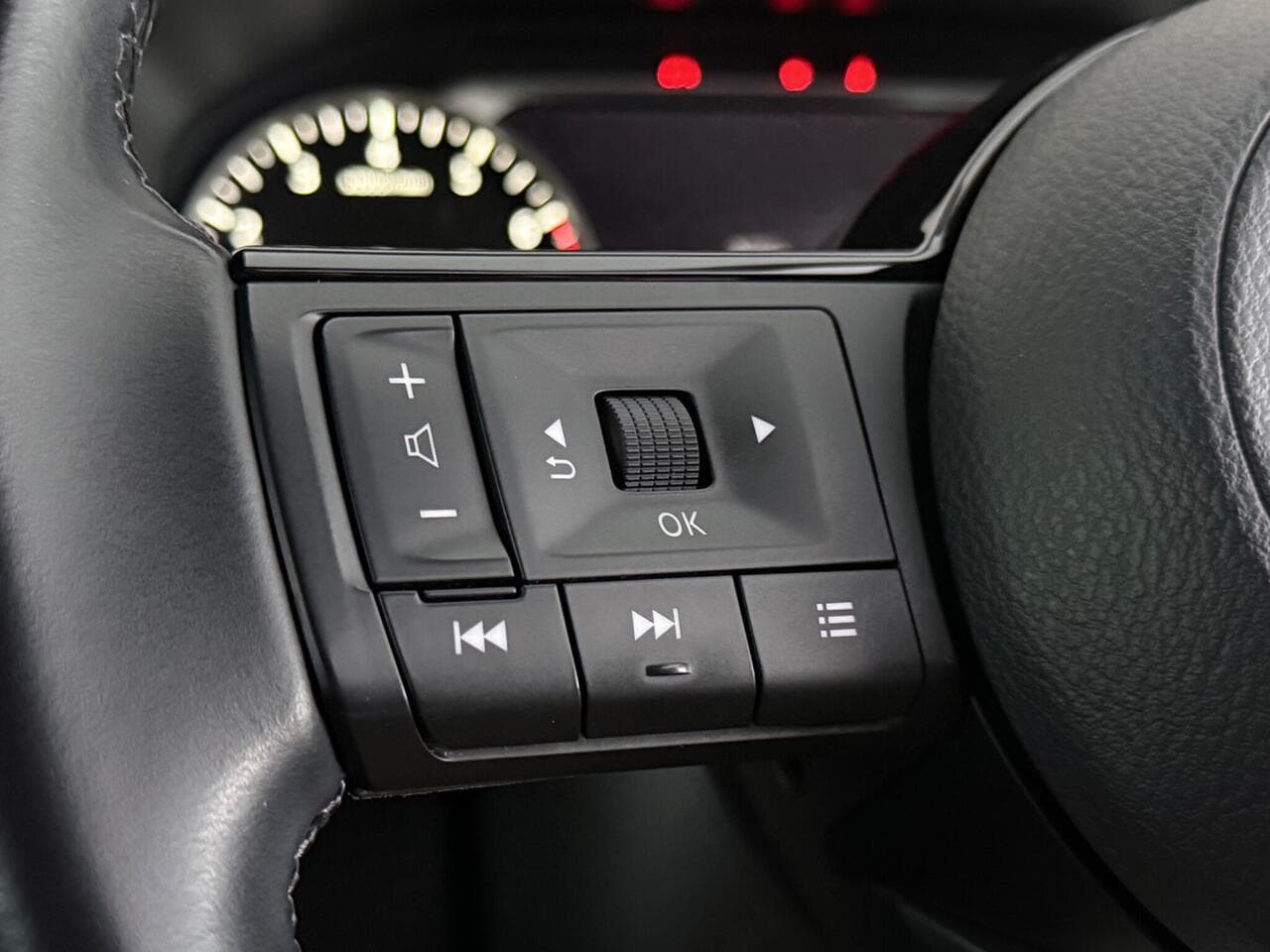 Nissan Qashqai thumbnail Misc Controls