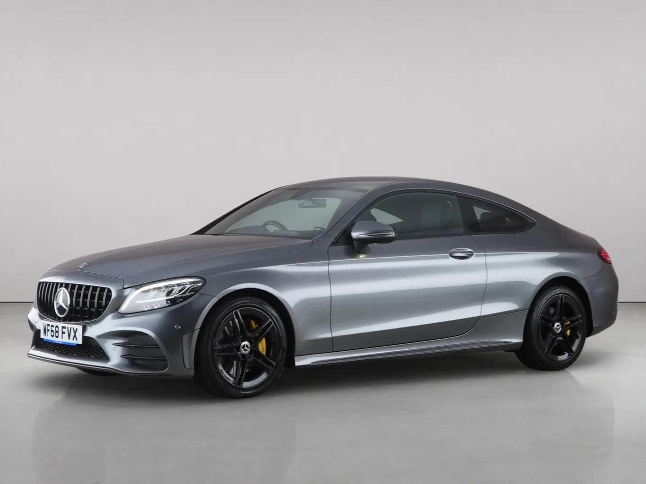 Mercedes-Benz C Class thumbnail Front Left