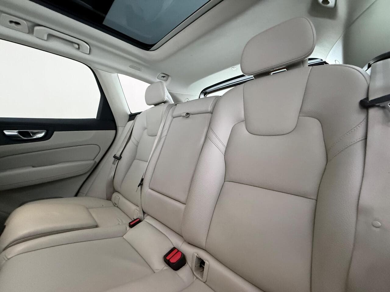 Volvo XC60 thumbnail Seats Rear