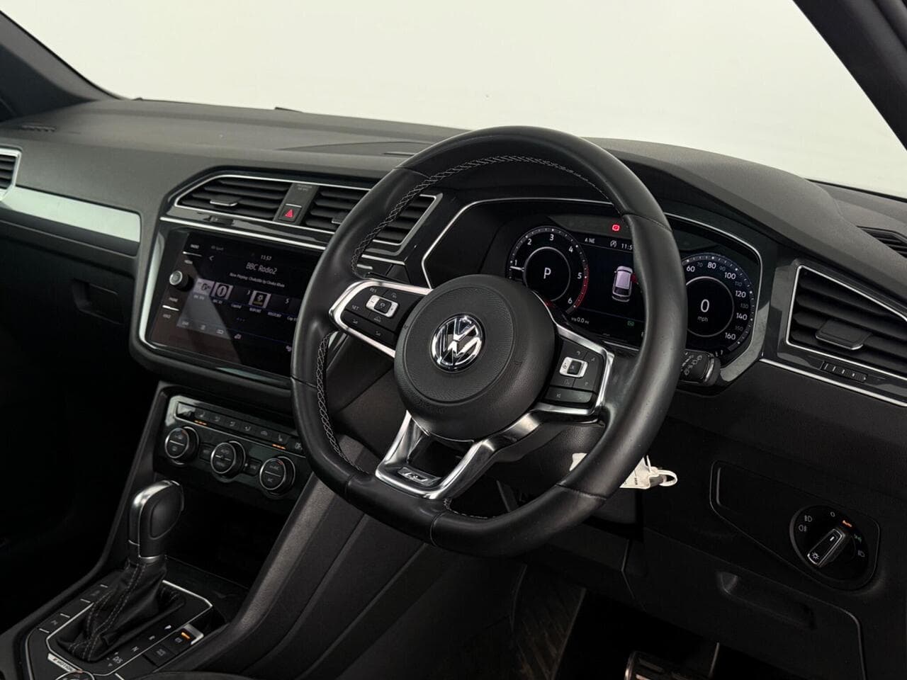 Volkswagen Tiguan thumbnail Steering Wheel