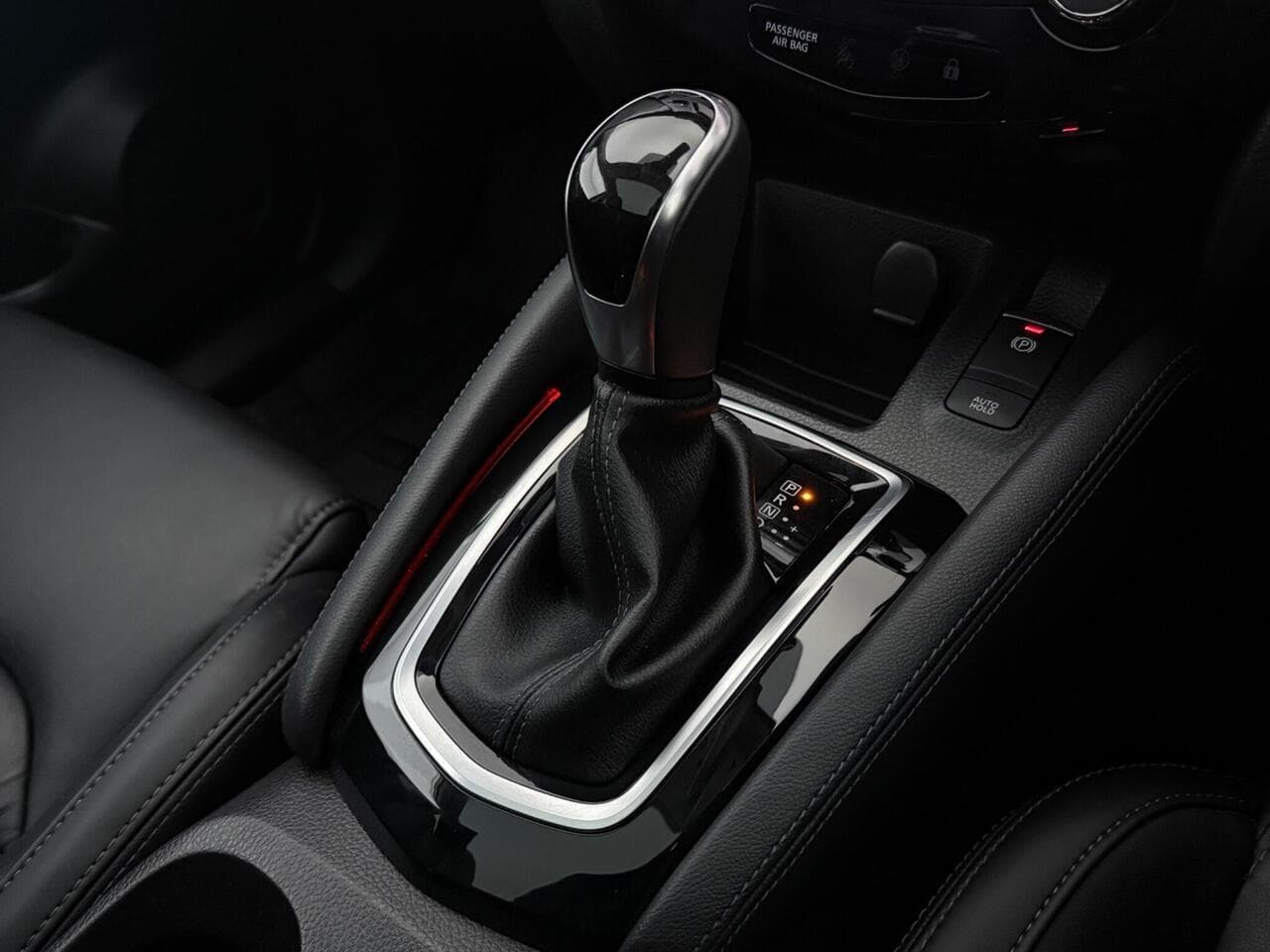 Nissan Qashqai thumbnail Interior Front