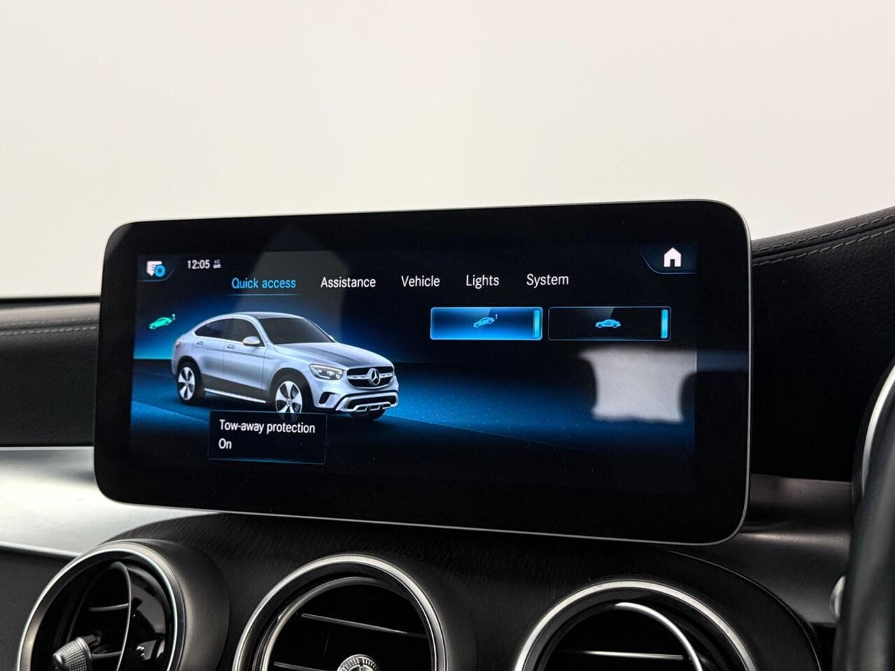Mercedes-Benz GLC thumbnail Infotainment System