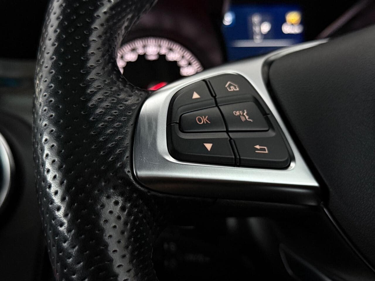 Mercedes-Benz GLC thumbnail Misc Controls