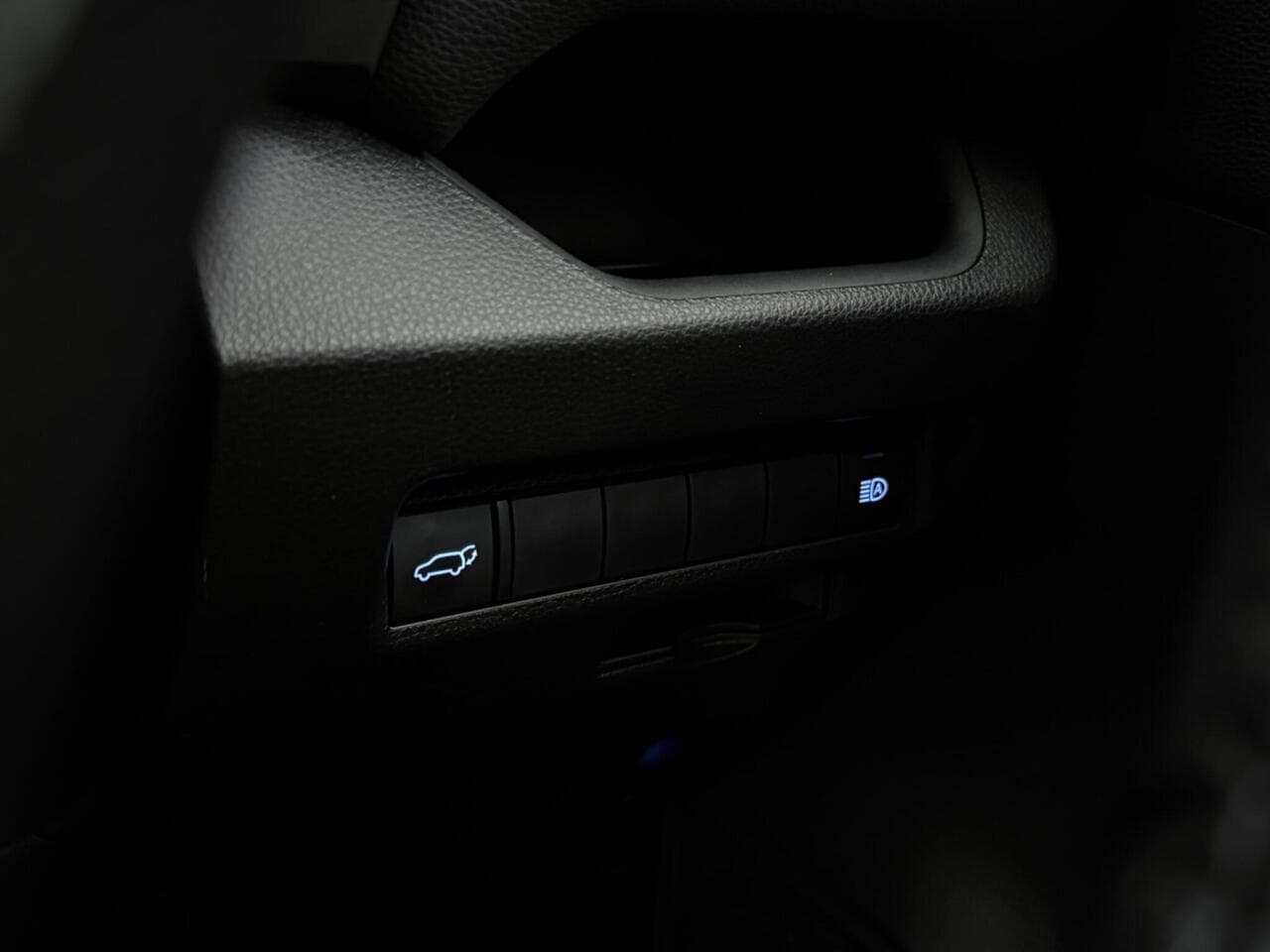 Toyota RAV4 thumbnail Misc Controls