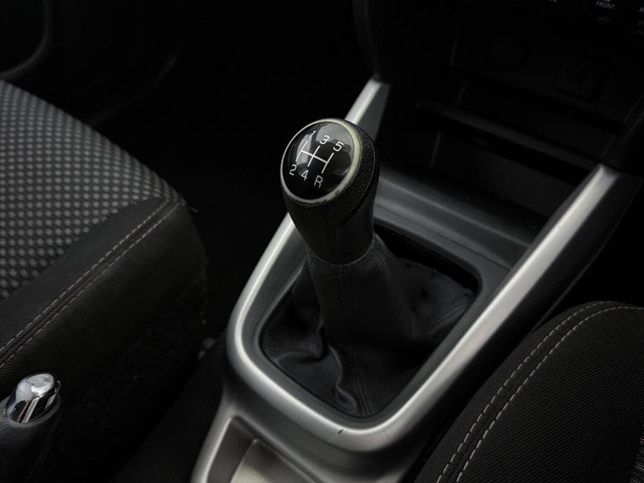 Suzuki Vitara thumbnail Interior Front