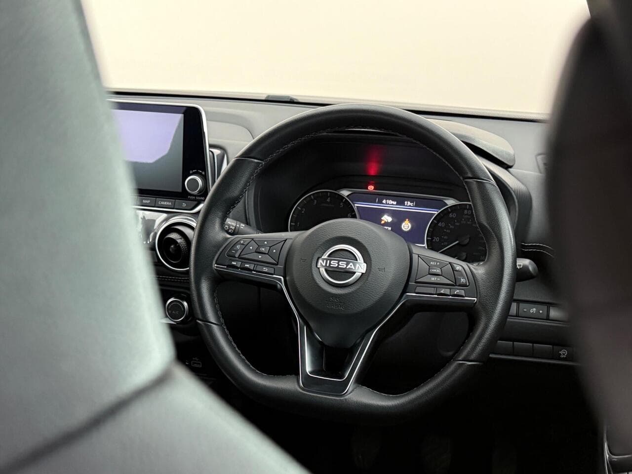 Nissan Juke thumbnail Steering Wheel