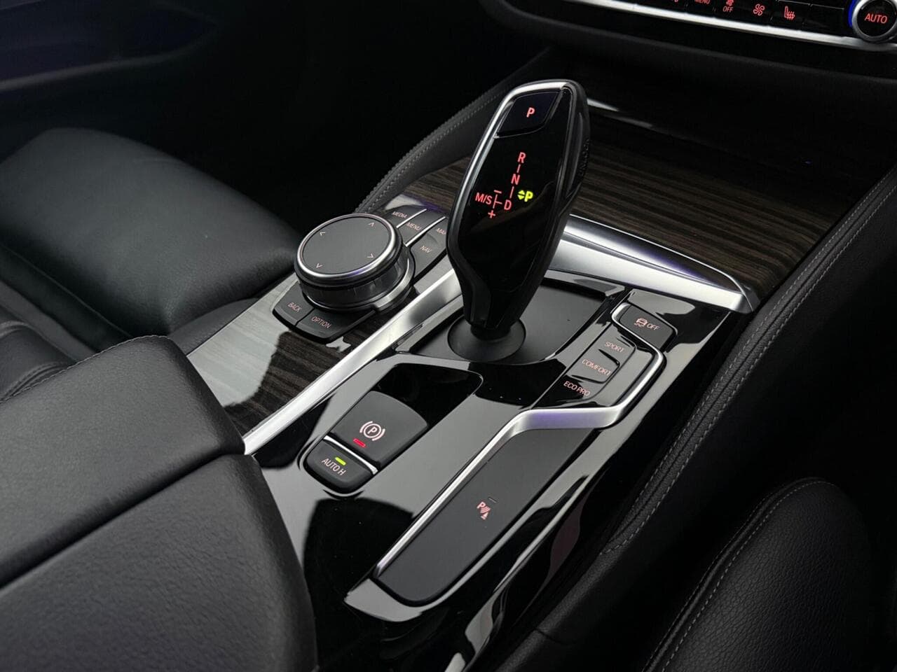 BMW 5 Series thumbnail Interior Front