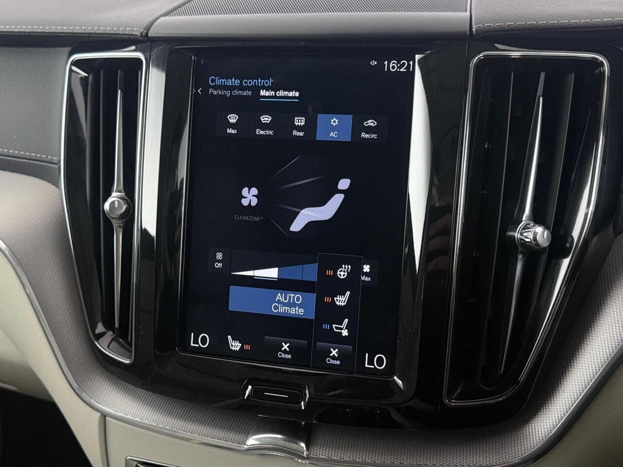 Volvo XC60 thumbnail Infotainment System