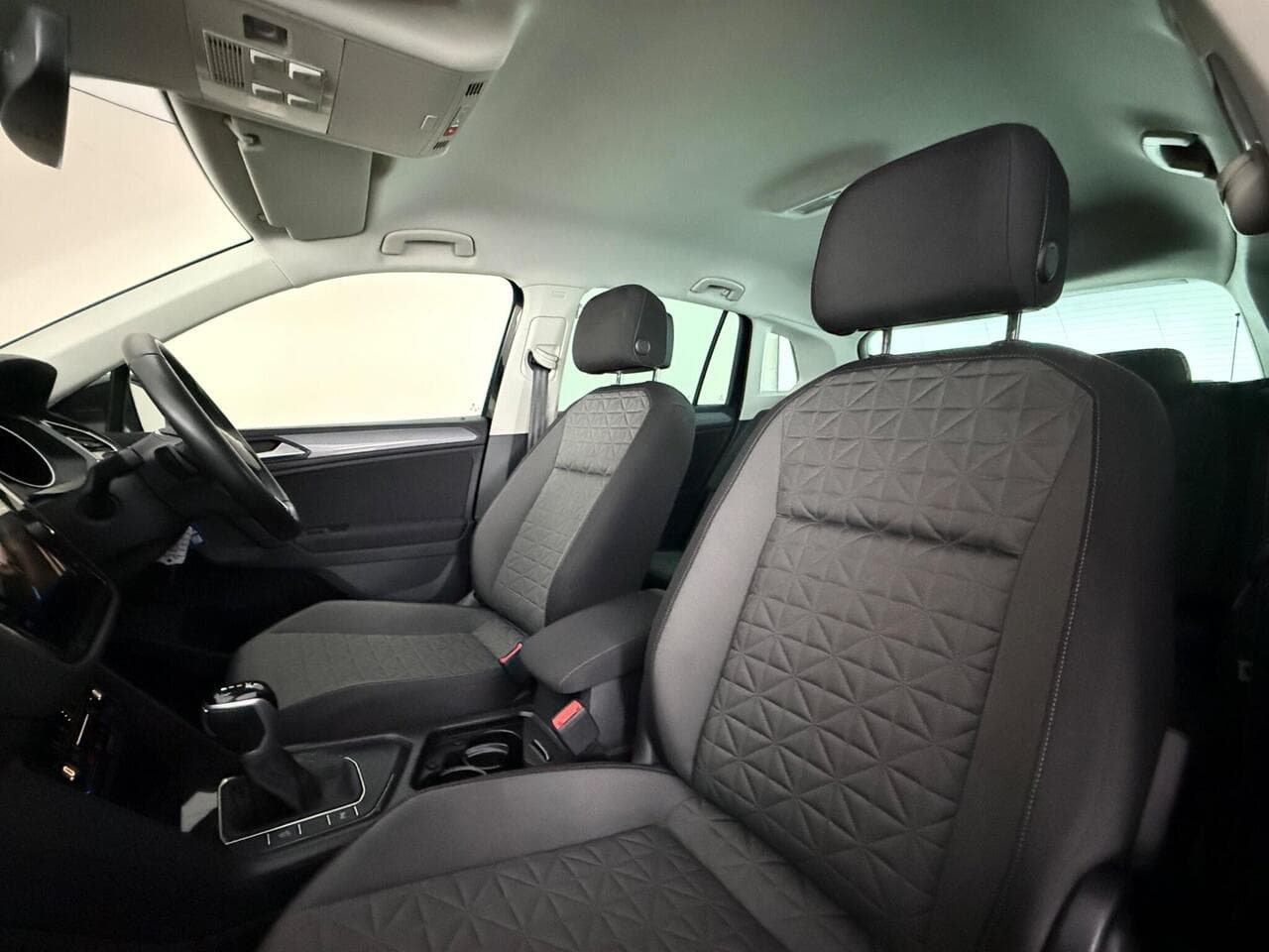Volkswagen Tiguan thumbnail Seat Front Passenger