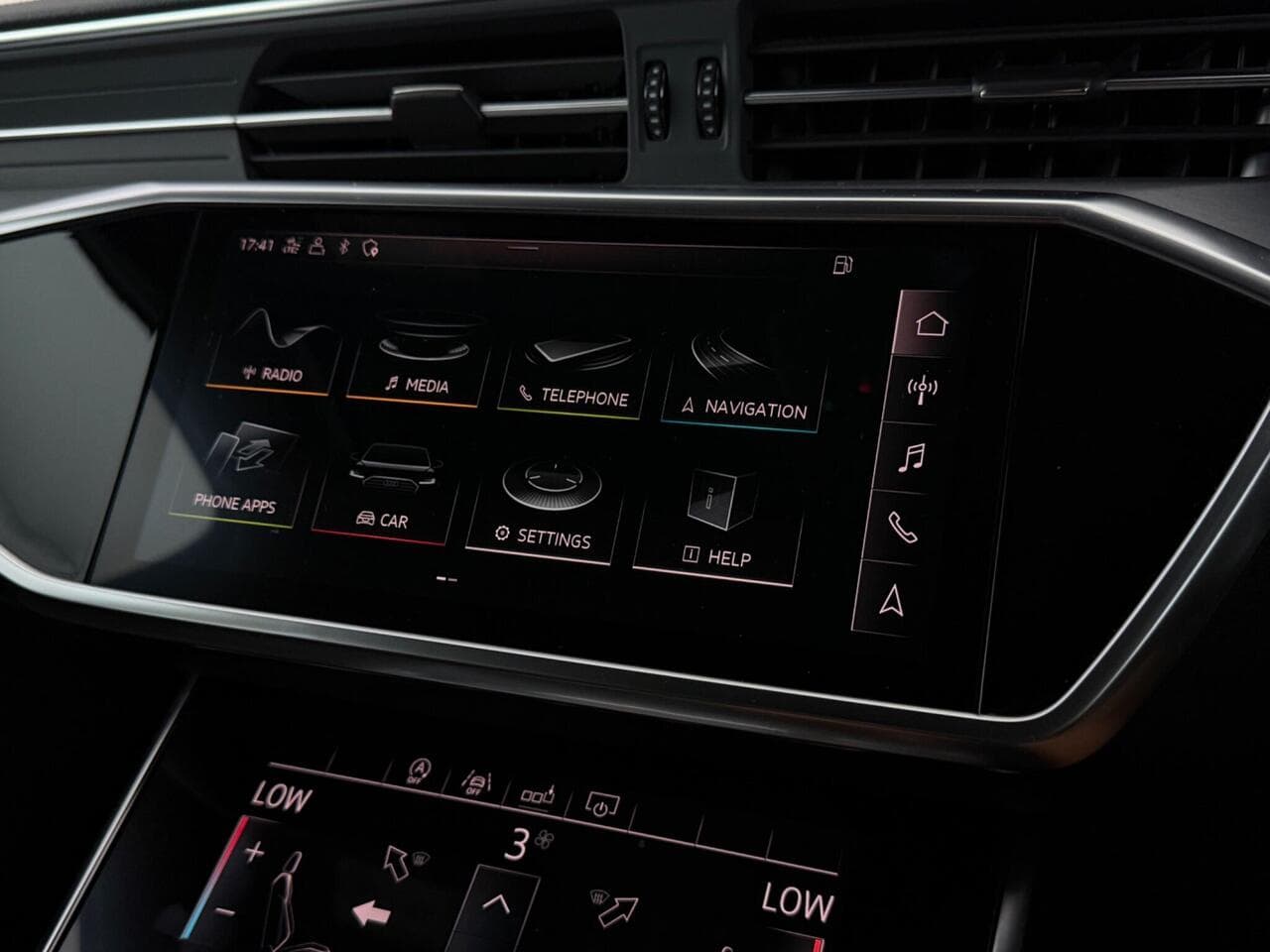 Audi A6 Avant thumbnail Infotainment System