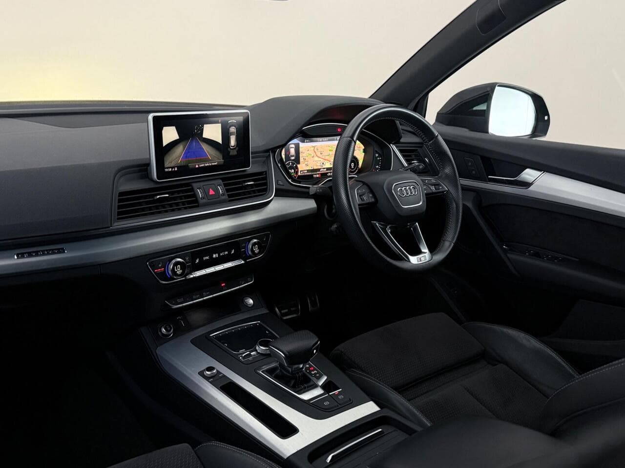 Audi Q5 thumbnail Interior Front
