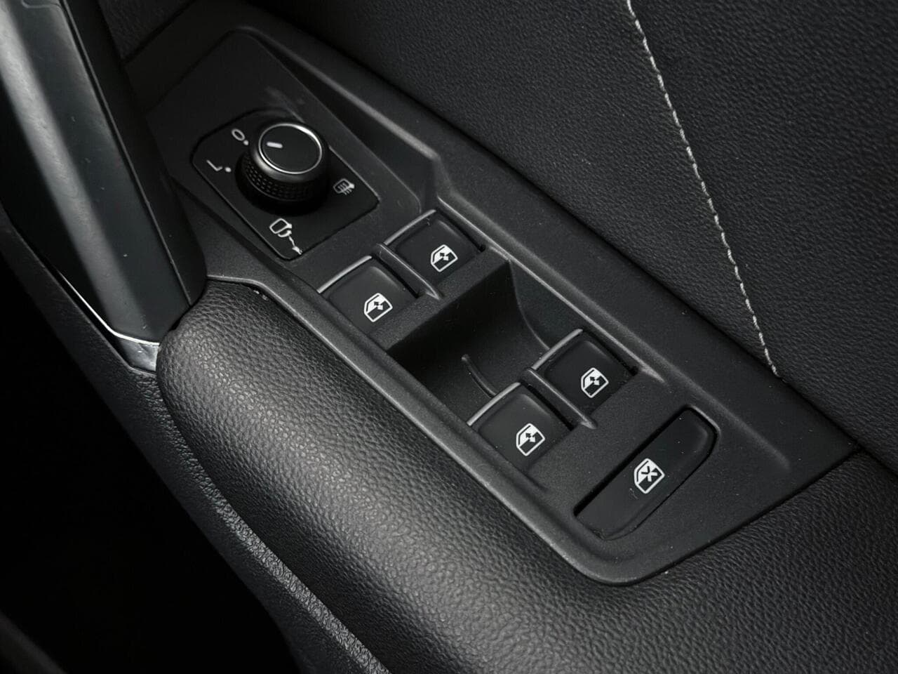 Volkswagen Tiguan thumbnail Misc Controls