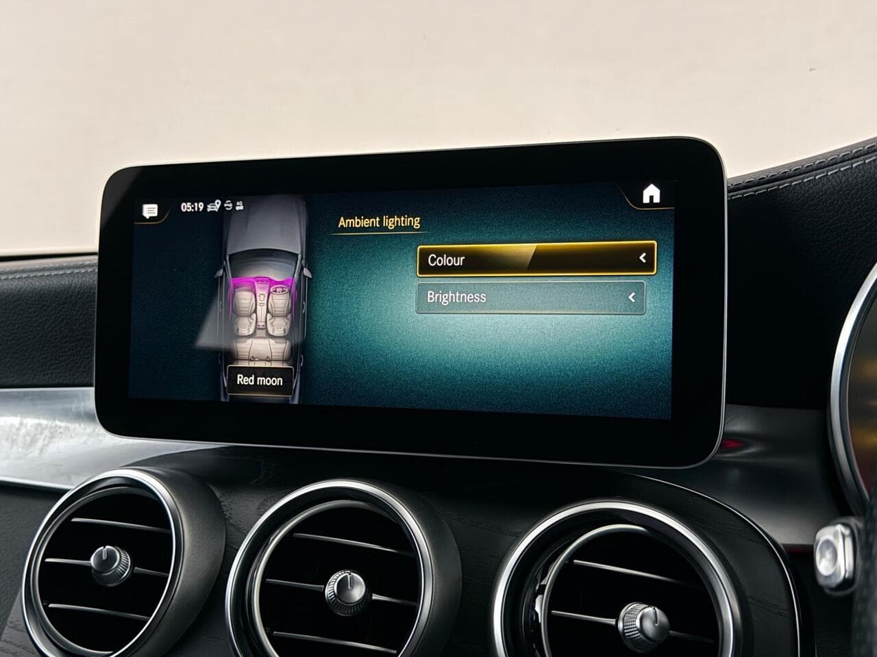 Mercedes-Benz GLC thumbnail Infotainment System