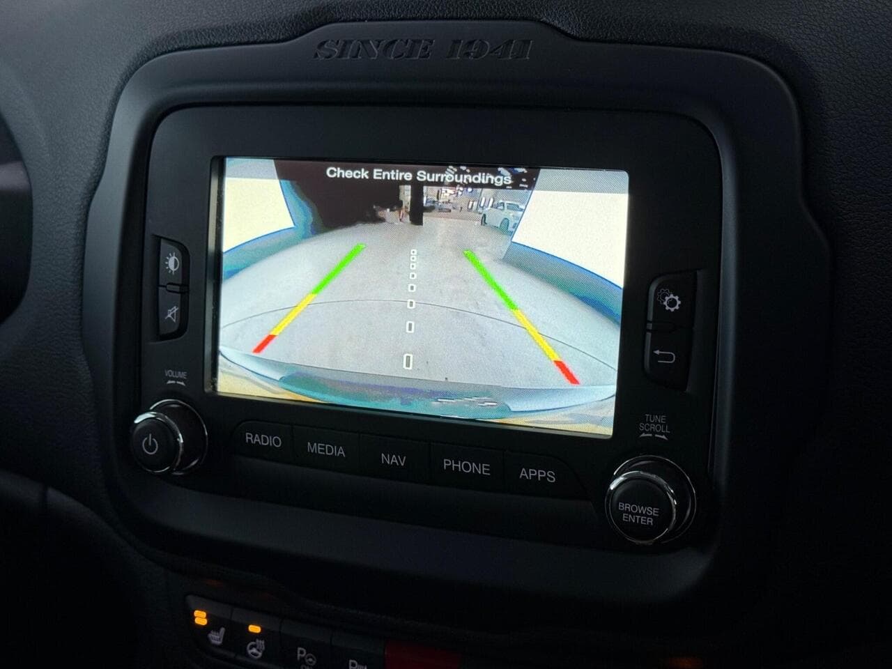 Jeep Renegade thumbnail Infotainment System