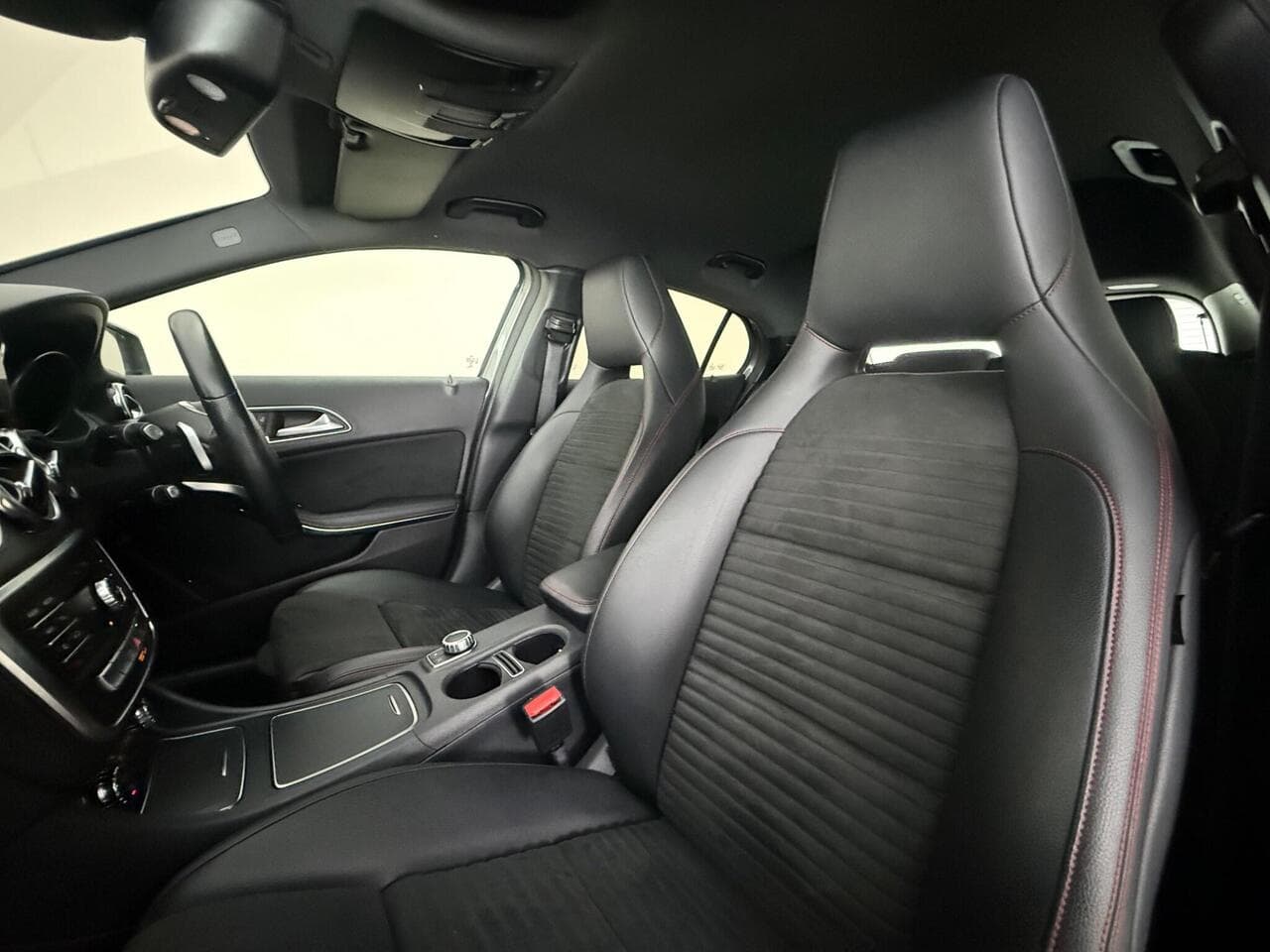 Mercedes-Benz GLA thumbnail Seat Front Passenger