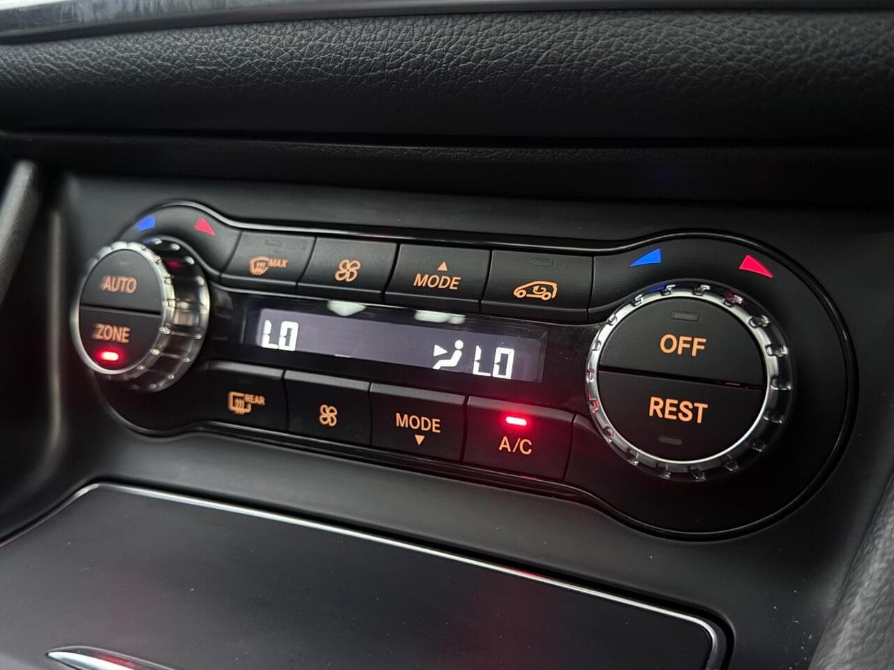 Mercedes-Benz GLA thumbnail Misc Controls