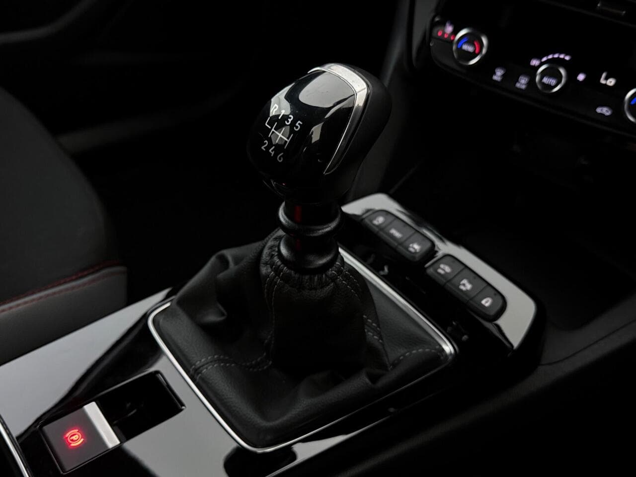 Vauxhall Mokka thumbnail Interior Front