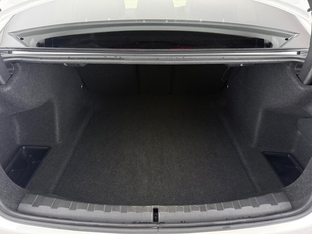 BMW 3 Series thumbnail Boot