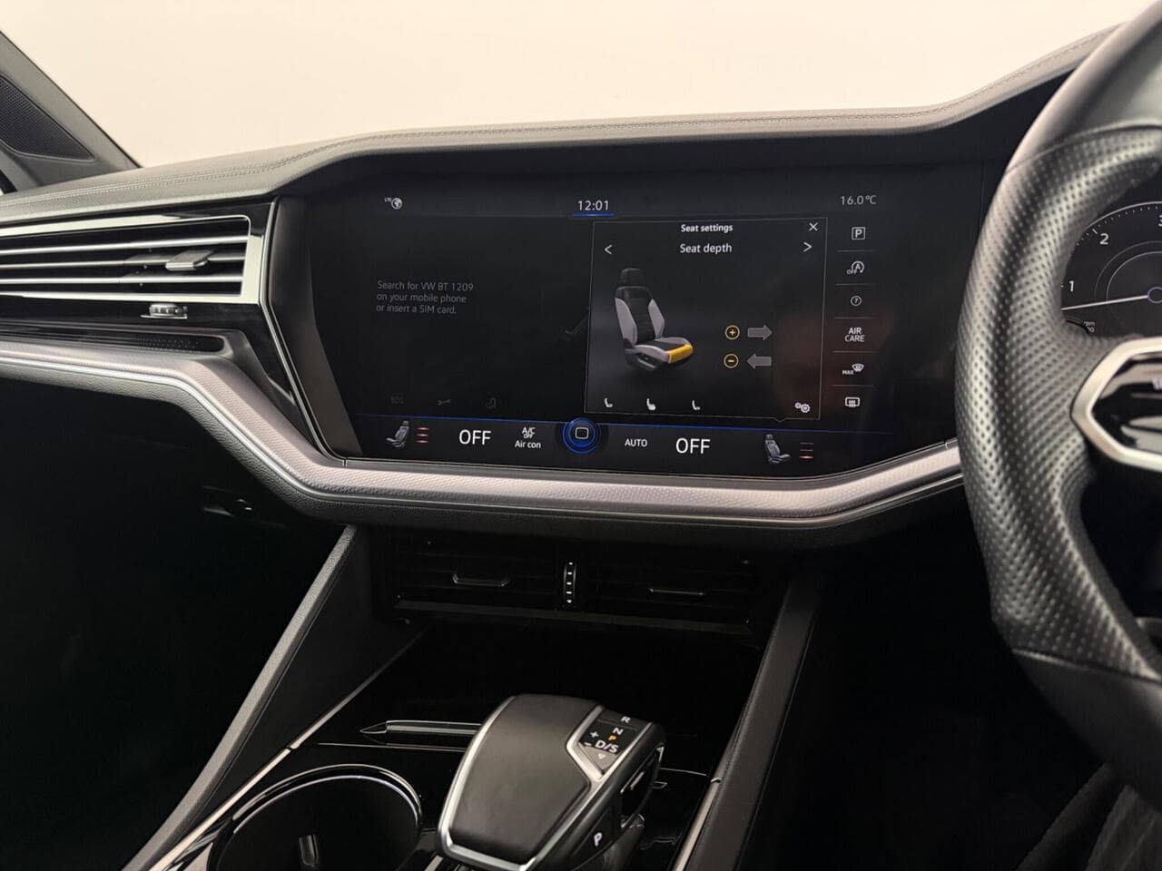 Volkswagen Touareg thumbnail Infotainment System