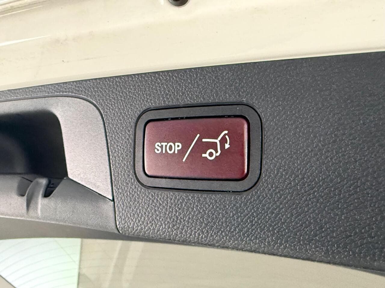 Mercedes-Benz GLC thumbnail Misc Controls