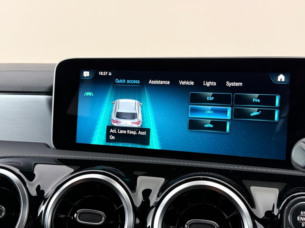 Mercedes-Benz CLA thumbnail Infotainment System